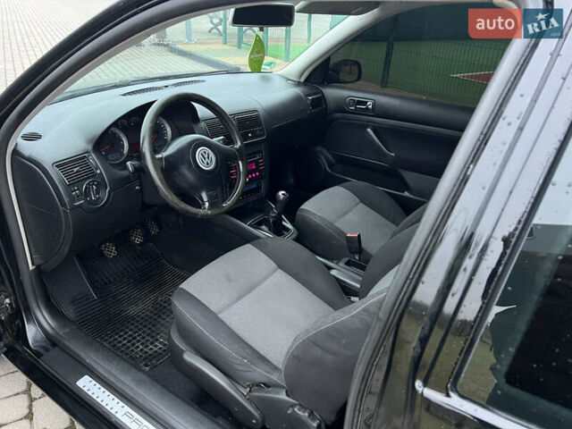 Черный Фольксваген Гольф, объемом двигателя 1.39 л и пробегом 262 тыс. км за 3800 $, фото 18 на Automoto.ua