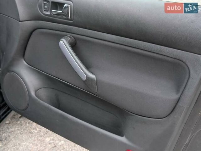 Черный Фольксваген Гольф, объемом двигателя 1.6 л и пробегом 221 тыс. км за 4600 $, фото 20 на Automoto.ua