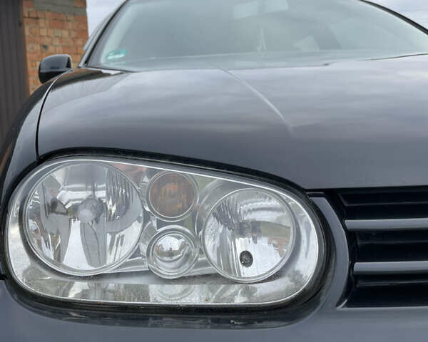 Черный Фольксваген Гольф, объемом двигателя 1.39 л и пробегом 273 тыс. км за 4299 $, фото 5 на Automoto.ua