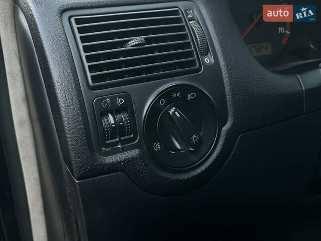 Чорний Фольксваген Гольф, об'ємом двигуна 1.6 л та пробігом 241 тис. км за 3900 $, фото 21 на Automoto.ua