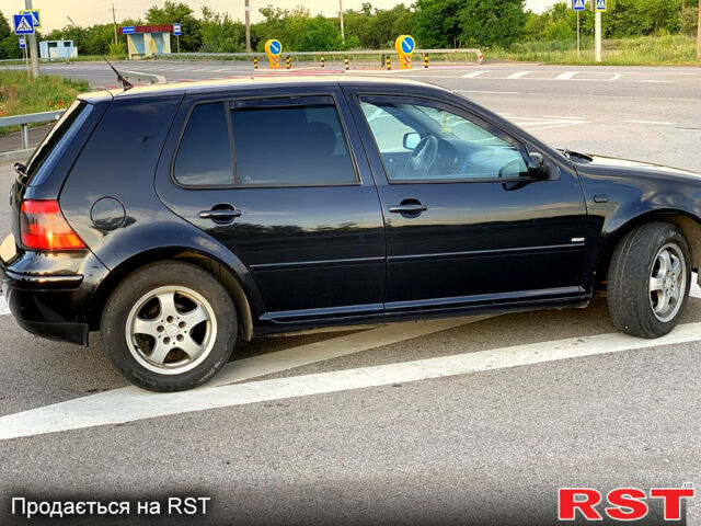 Черный Фольксваген Гольф, объемом двигателя 1.6 л и пробегом 270 тыс. км за 3900 $, фото 12 на Automoto.ua