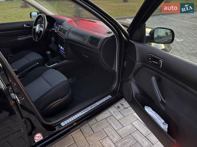 Черный Фольксваген Гольф, объемом двигателя 1.6 л и пробегом 180 тыс. км за 4650 $, фото 23 на Automoto.ua