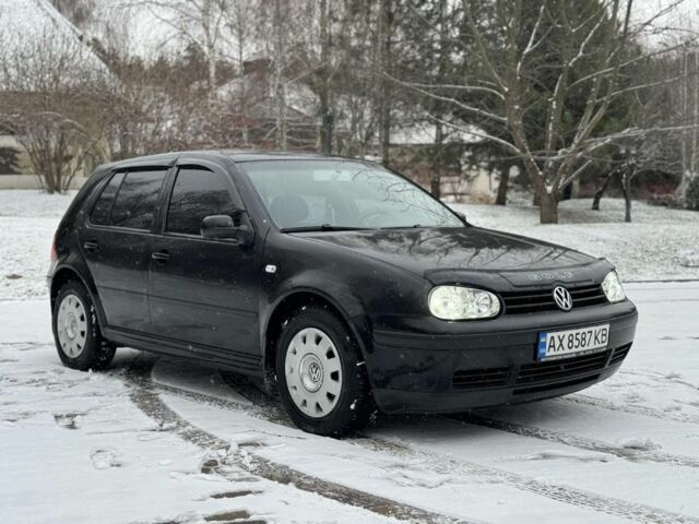 Черный Фольксваген Гольф, объемом двигателя 1.4 л и пробегом 300 тыс. км за 5500 $, фото 1 на Automoto.ua