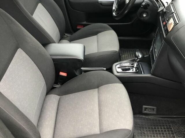 Черный Фольксваген Гольф, объемом двигателя 2 л и пробегом 202 тыс. км за 6000 $, фото 5 на Automoto.ua