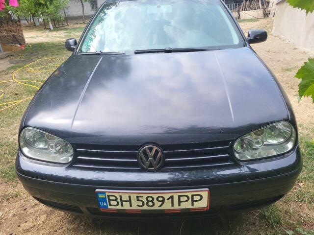 Черный Фольксваген Гольф, объемом двигателя 1.6 л и пробегом 306 тыс. км за 3400 $, фото 2 на Automoto.ua