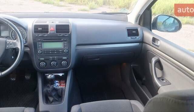 Черный Фольксваген Гольф, объемом двигателя 1.6 л и пробегом 244 тыс. км за 5000 $, фото 4 на Automoto.ua