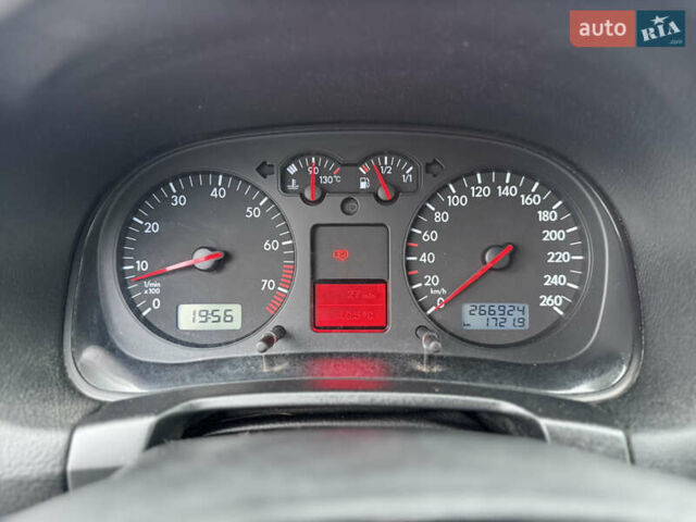 Черный Фольксваген Гольф, объемом двигателя 1.6 л и пробегом 266 тыс. км за 4650 $, фото 35 на Automoto.ua