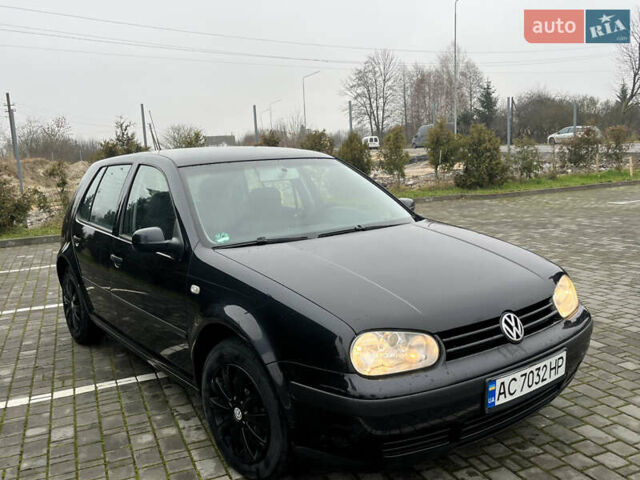 Черный Фольксваген Гольф, объемом двигателя 1.39 л и пробегом 265 тыс. км за 4200 $, фото 2 на Automoto.ua
