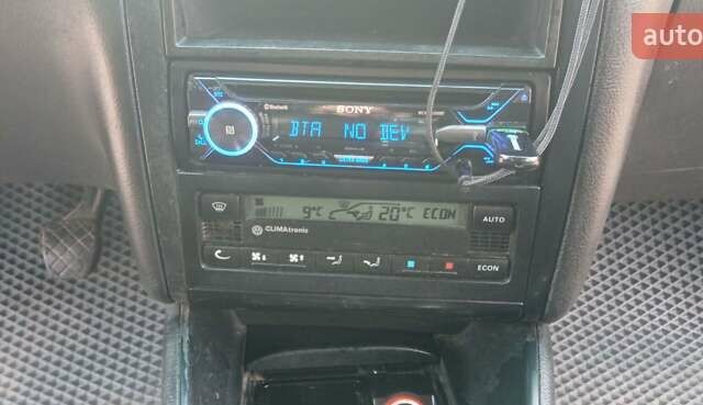 Черный Фольксваген Гольф, объемом двигателя 1.4 л и пробегом 315 тыс. км за 4800 $, фото 12 на Automoto.ua