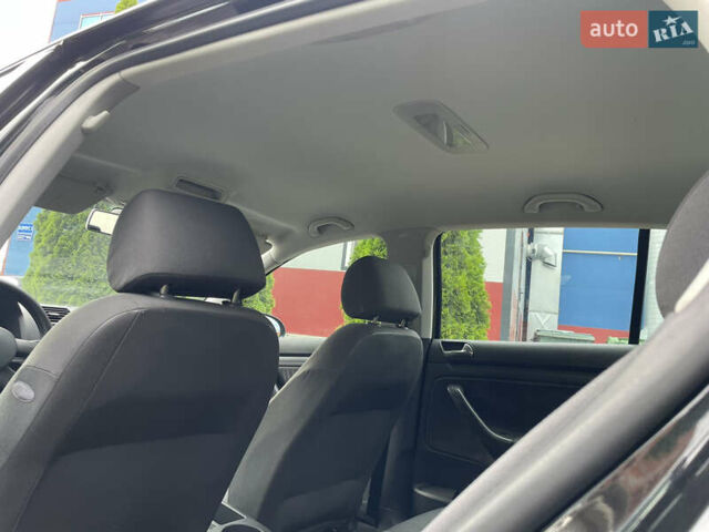 Черный Фольксваген Гольф, объемом двигателя 1.6 л и пробегом 237 тыс. км за 5100 $, фото 18 на Automoto.ua