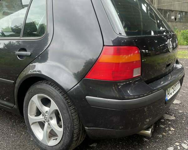 Черный Фольксваген Гольф, объемом двигателя 1.6 л и пробегом 298 тыс. км за 4200 $, фото 2 на Automoto.ua