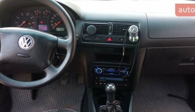 Черный Фольксваген Гольф, объемом двигателя 1.4 л и пробегом 315 тыс. км за 4800 $, фото 13 на Automoto.ua