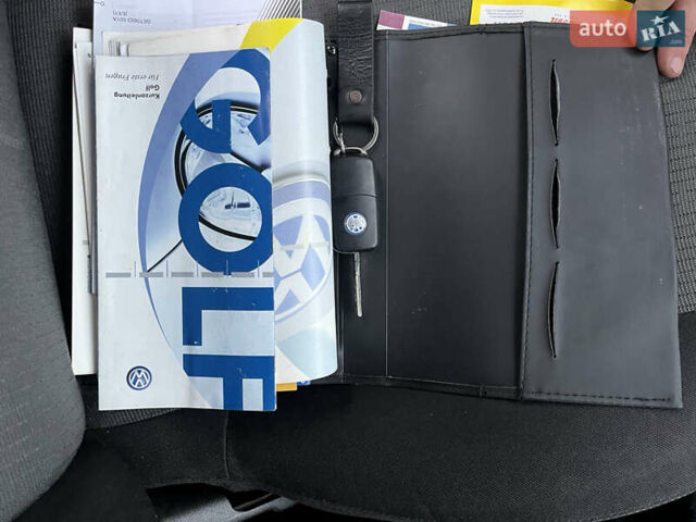 Черный Фольксваген Гольф, объемом двигателя 1.39 л и пробегом 262 тыс. км за 3800 $, фото 35 на Automoto.ua