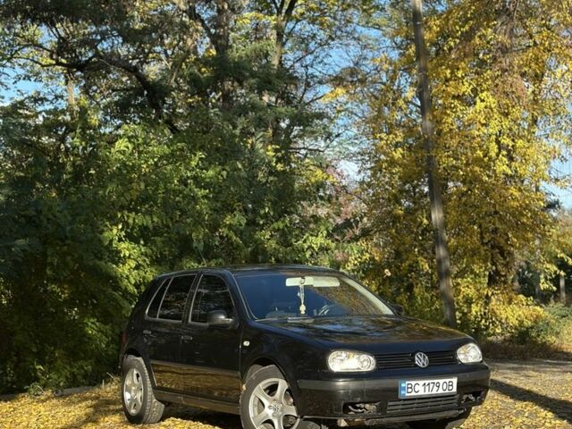 Черный Фольксваген Гольф, объемом двигателя 1.6 л и пробегом 324 тыс. км за 3900 $, фото 1 на Automoto.ua