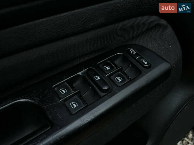 Чорний Фольксваген Гольф, об'ємом двигуна 1.6 л та пробігом 241 тис. км за 3900 $, фото 11 на Automoto.ua