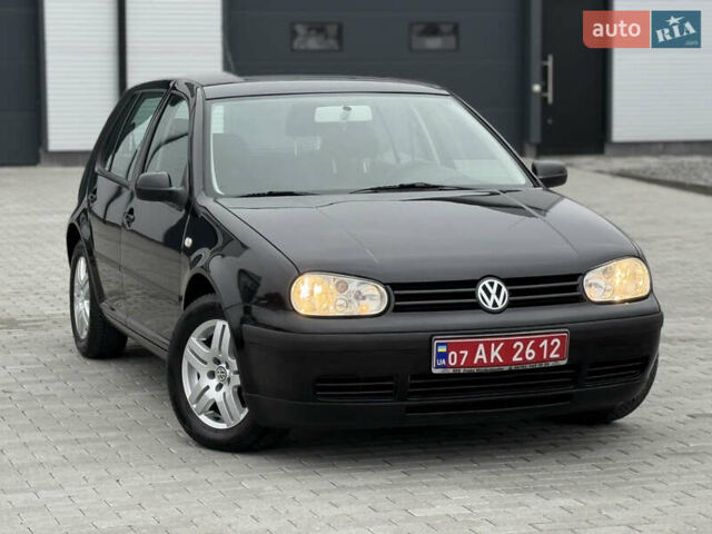 Черный Фольксваген Гольф, объемом двигателя 1.6 л и пробегом 266 тыс. км за 4650 $, фото 3 на Automoto.ua