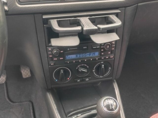 Черный Фольксваген Гольф, объемом двигателя 1.6 л и пробегом 213 тыс. км за 5300 $, фото 19 на Automoto.ua