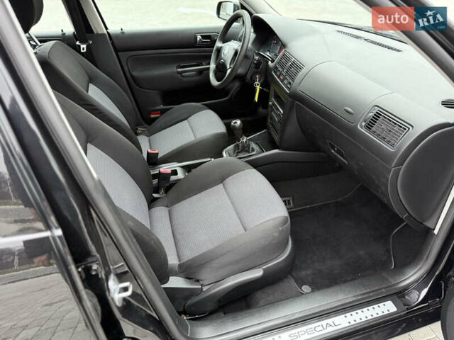 Черный Фольксваген Гольф, объемом двигателя 1.6 л и пробегом 266 тыс. км за 4650 $, фото 38 на Automoto.ua