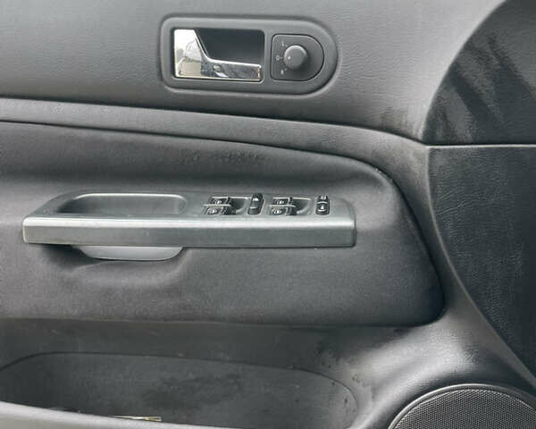 Черный Фольксваген Гольф, объемом двигателя 1.6 л и пробегом 160 тыс. км за 5900 $, фото 17 на Automoto.ua