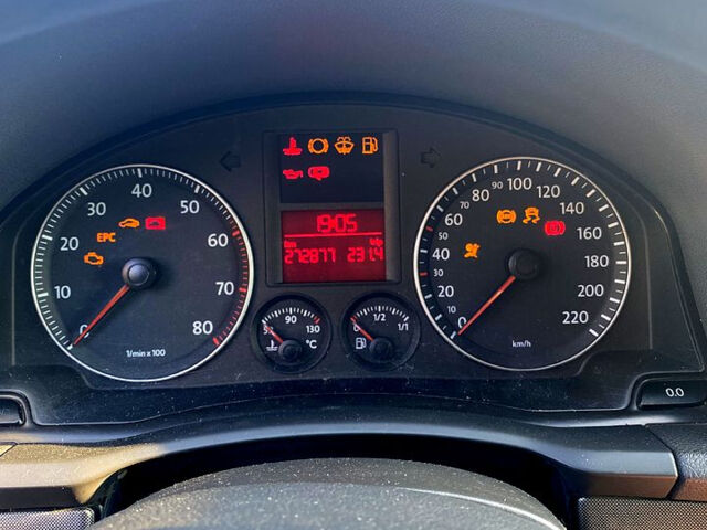 Черный Фольксваген Гольф, объемом двигателя 1.4 л и пробегом 272 тыс. км за 3890 $, фото 3 на Automoto.ua