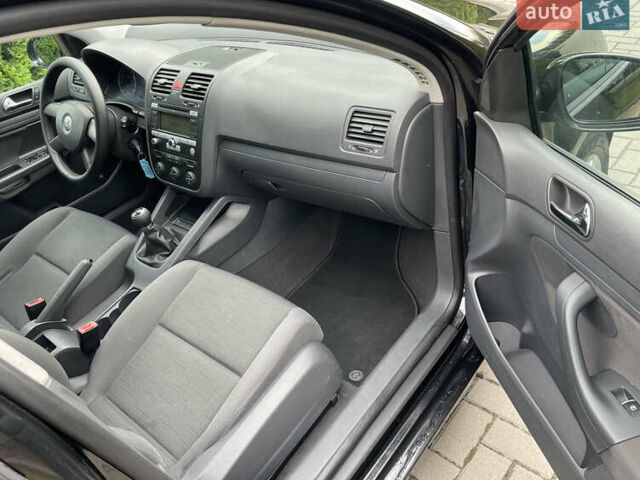 Черный Фольксваген Гольф, объемом двигателя 1.6 л и пробегом 237 тыс. км за 5150 $, фото 16 на Automoto.ua