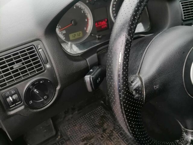 Черный Фольксваген Гольф, объемом двигателя 1.4 л и пробегом 244 тыс. км за 4500 $, фото 4 на Automoto.ua