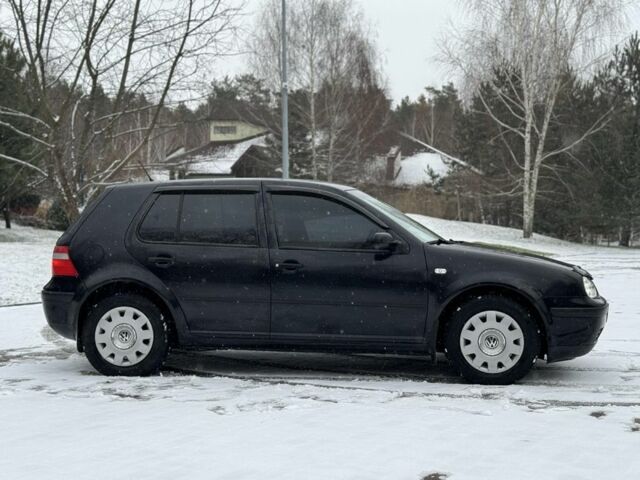 Черный Фольксваген Гольф, объемом двигателя 1.4 л и пробегом 300 тыс. км за 5500 $, фото 3 на Automoto.ua