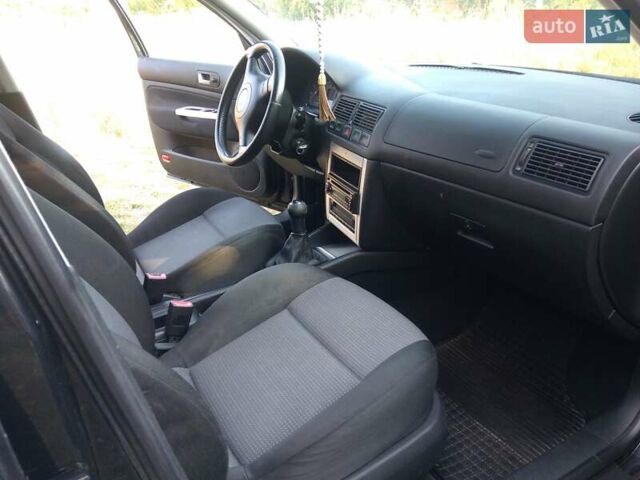 Черный Фольксваген Гольф, объемом двигателя 1.6 л и пробегом 210 тыс. км за 4300 $, фото 15 на Automoto.ua