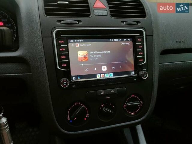 Черный Фольксваген Гольф, объемом двигателя 1.4 л и пробегом 277 тыс. км за 4800 $, фото 21 на Automoto.ua