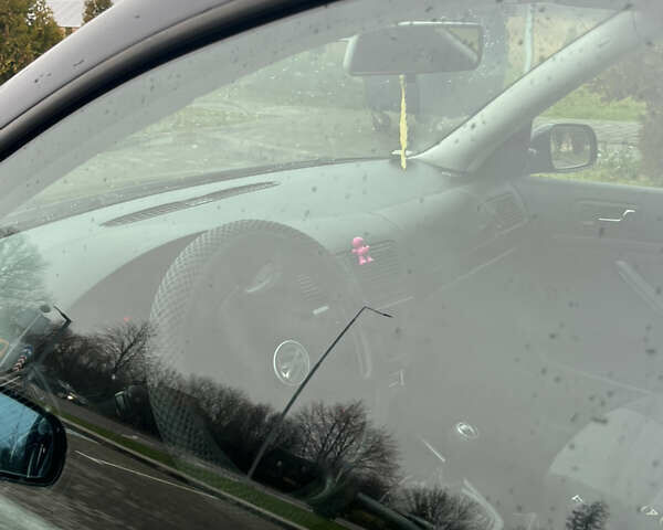 Черный Фольксваген Гольф, объемом двигателя 1.39 л и пробегом 265 тыс. км за 4200 $, фото 6 на Automoto.ua