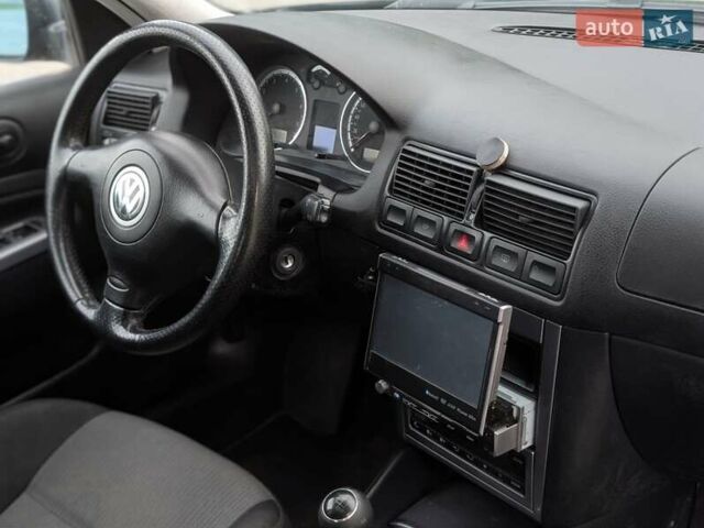 Черный Фольксваген Гольф, объемом двигателя 1.6 л и пробегом 221 тыс. км за 4600 $, фото 19 на Automoto.ua