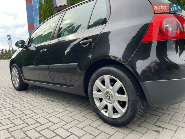 Черный Фольксваген Гольф, объемом двигателя 1.6 л и пробегом 237 тыс. км за 5150 $, фото 7 на Automoto.ua