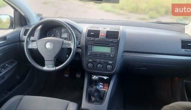 Черный Фольксваген Гольф, объемом двигателя 1.6 л и пробегом 244 тыс. км за 5000 $, фото 6 на Automoto.ua