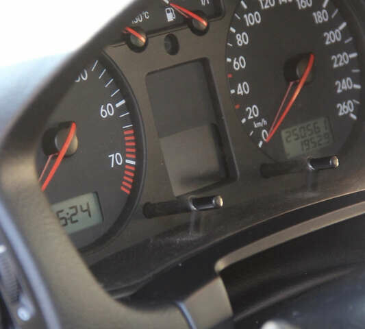 Черный Фольксваген Гольф, объемом двигателя 1.6 л и пробегом 240 тыс. км за 6000 $, фото 11 на Automoto.ua