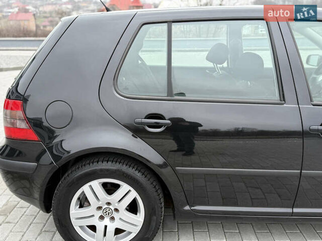 Черный Фольксваген Гольф, объемом двигателя 1.6 л и пробегом 266 тыс. км за 4650 $, фото 27 на Automoto.ua