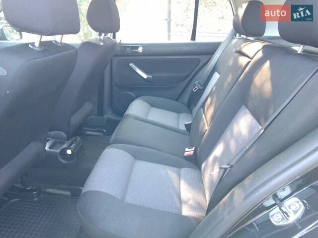 Черный Фольксваген Гольф, объемом двигателя 1.6 л и пробегом 210 тыс. км за 4300 $, фото 10 на Automoto.ua