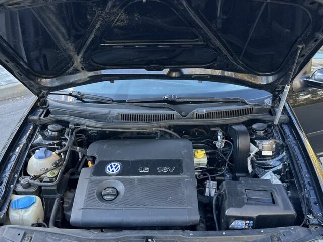 Черный Фольксваген Гольф, объемом двигателя 1.6 л и пробегом 324 тыс. км за 3900 $, фото 10 на Automoto.ua