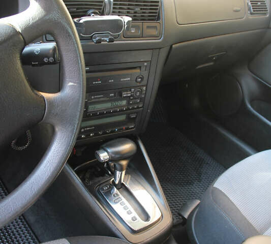 Черный Фольксваген Гольф, объемом двигателя 1.6 л и пробегом 240 тыс. км за 6000 $, фото 7 на Automoto.ua