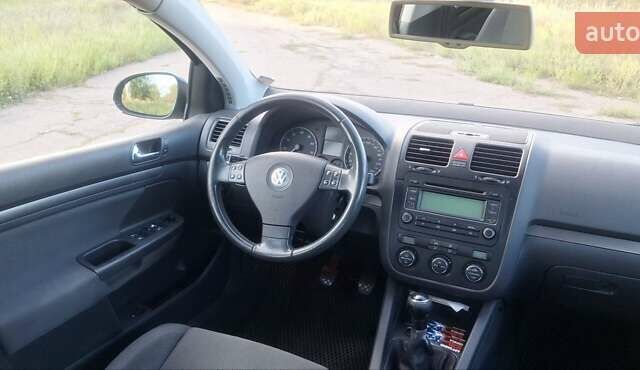 Черный Фольксваген Гольф, объемом двигателя 1.6 л и пробегом 244 тыс. км за 5000 $, фото 2 на Automoto.ua