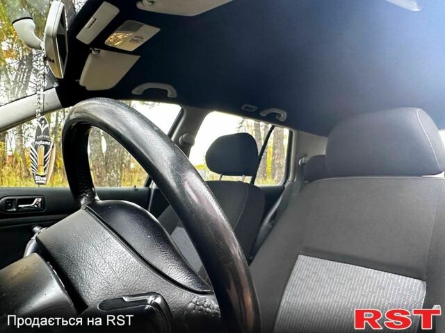 Черный Фольксваген Гольф, объемом двигателя 1.4 л и пробегом 214 тыс. км за 4600 $, фото 5 на Automoto.ua