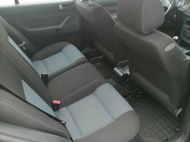 Черный Фольксваген Гольф, объемом двигателя 1.4 л и пробегом 244 тыс. км за 4500 $, фото 2 на Automoto.ua