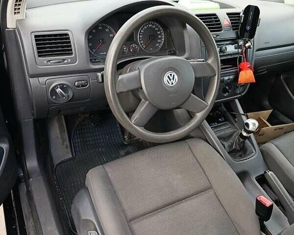 Черный Фольксваген Гольф, объемом двигателя 1.39 л и пробегом 257 тыс. км за 4500 $, фото 6 на Automoto.ua