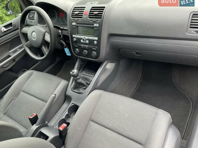 Черный Фольксваген Гольф, объемом двигателя 1.6 л и пробегом 237 тыс. км за 5150 $, фото 17 на Automoto.ua