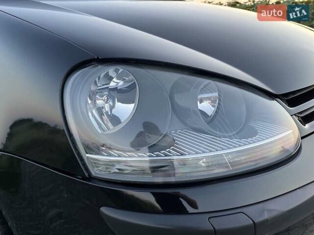 Черный Фольксваген Гольф, объемом двигателя 1.6 л и пробегом 205 тыс. км за 5400 $, фото 8 на Automoto.ua