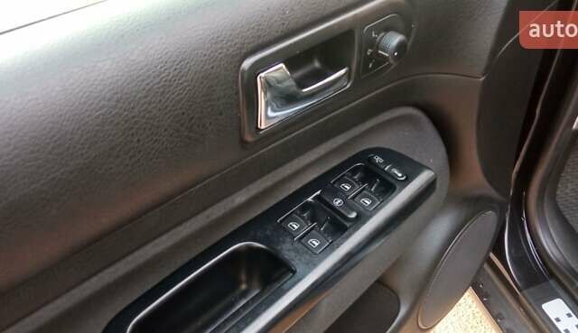 Черный Фольксваген Гольф, объемом двигателя 1.4 л и пробегом 315 тыс. км за 4800 $, фото 14 на Automoto.ua