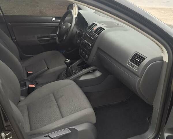 Черный Фольксваген Гольф, объемом двигателя 1.39 л и пробегом 243 тыс. км за 4700 $, фото 12 на Automoto.ua