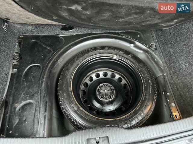 Черный Фольксваген Гольф, объемом двигателя 1.39 л и пробегом 262 тыс. км за 3800 $, фото 30 на Automoto.ua