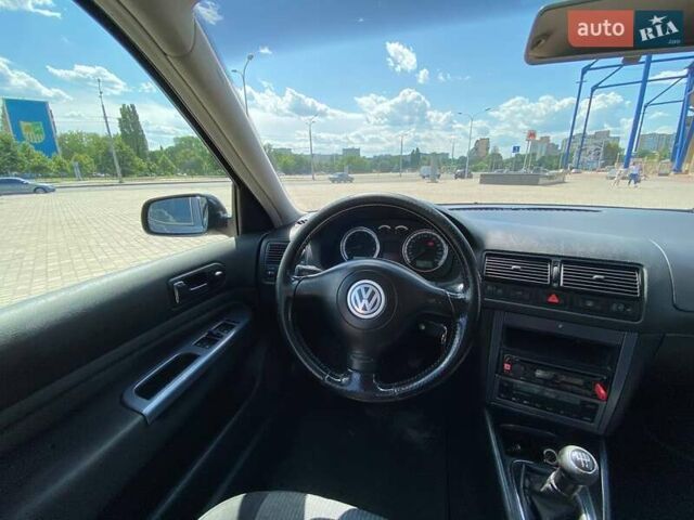 Черный Фольксваген Гольф, объемом двигателя 1.39 л и пробегом 256 тыс. км за 4000 $, фото 4 на Automoto.ua