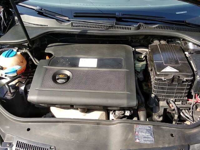 Черный Фольксваген Гольф, объемом двигателя 1.4 л и пробегом 235 тыс. км за 4750 $, фото 9 на Automoto.ua