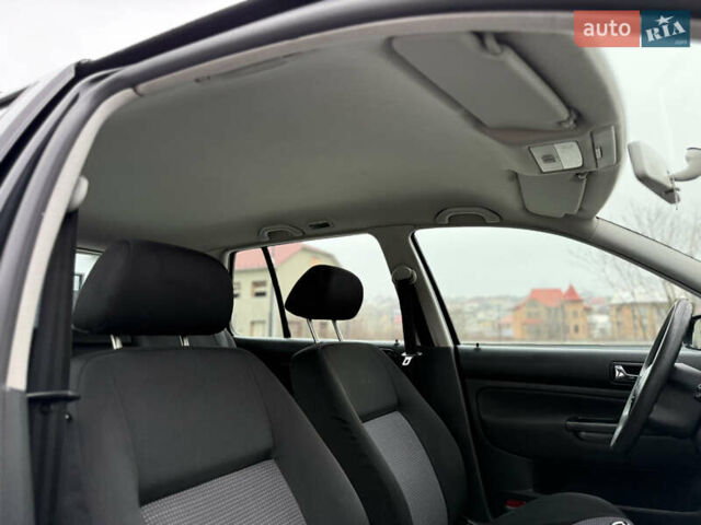 Черный Фольксваген Гольф, объемом двигателя 1.6 л и пробегом 266 тыс. км за 4650 $, фото 41 на Automoto.ua